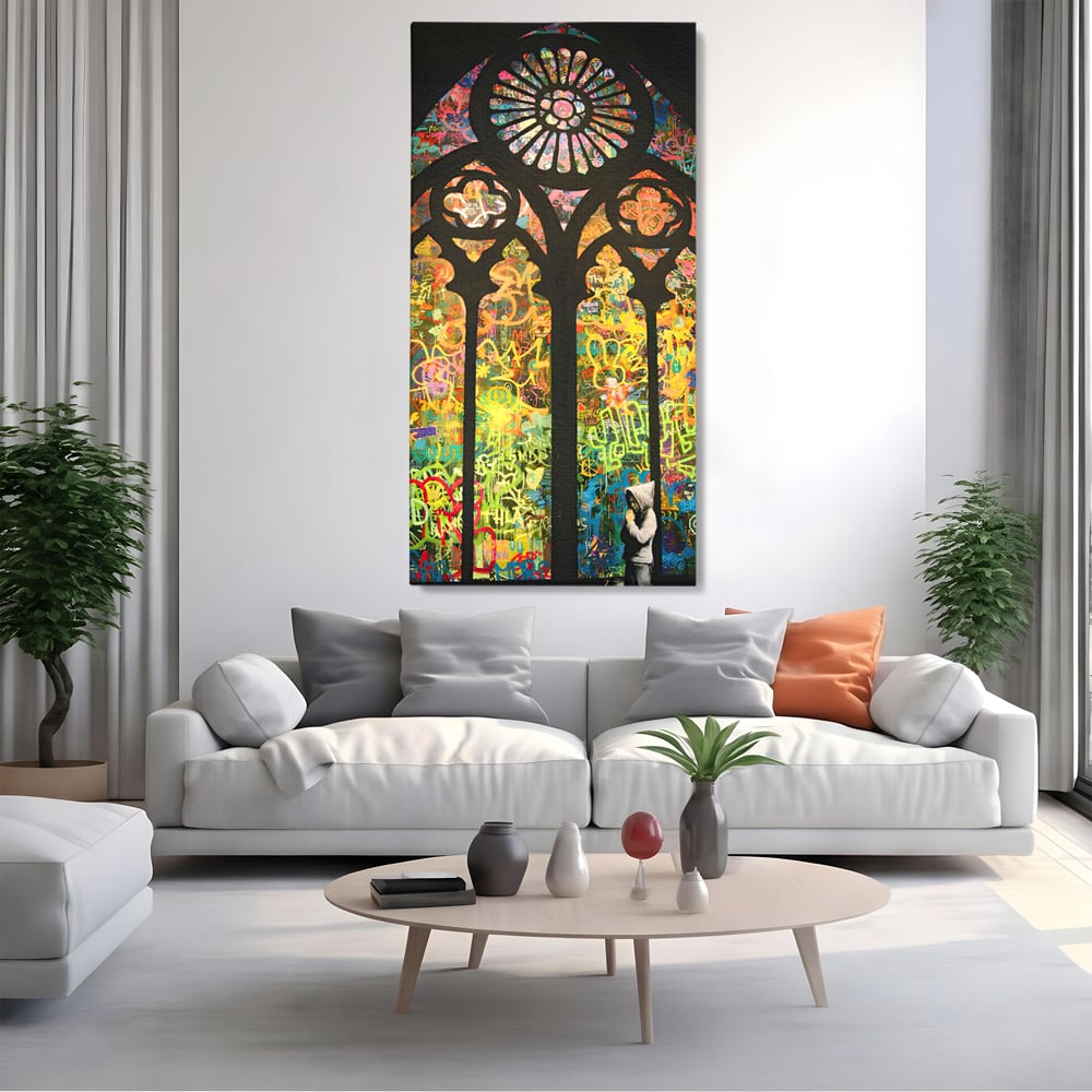 Tablou canvas cu tablou canvas cu vitraliu si graffiti, fara rama, pe sasiu de lemn, pe perete intr-un living